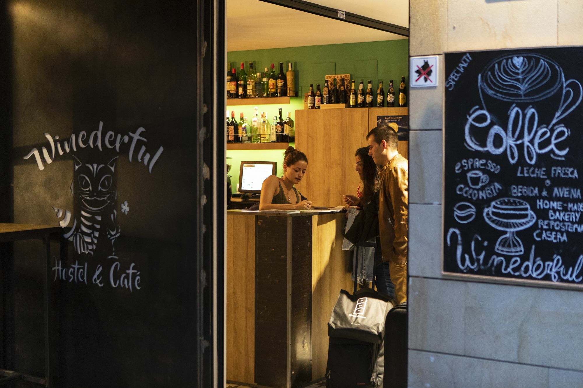 Winederful Hostel & Cafe Logrono Exterior photo